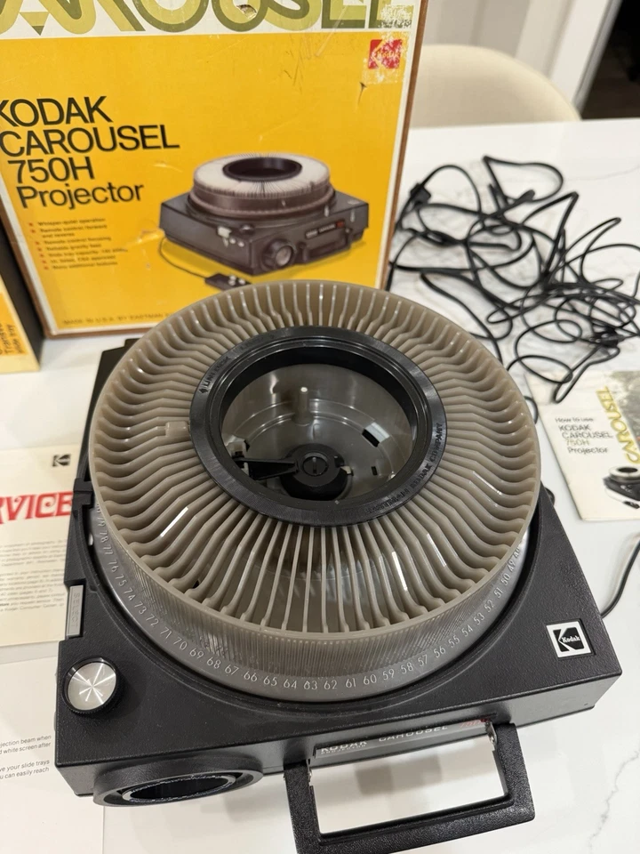 Kodak Carousel 750H Slide Projector with Remote Read Description - Image 3 of 4