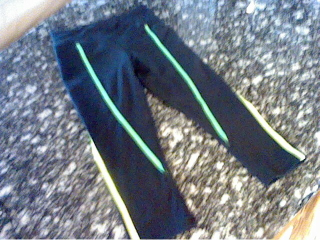 Nike Dri-fit Women's size Small Capri Athletic Pant Black with  green/Yellow 