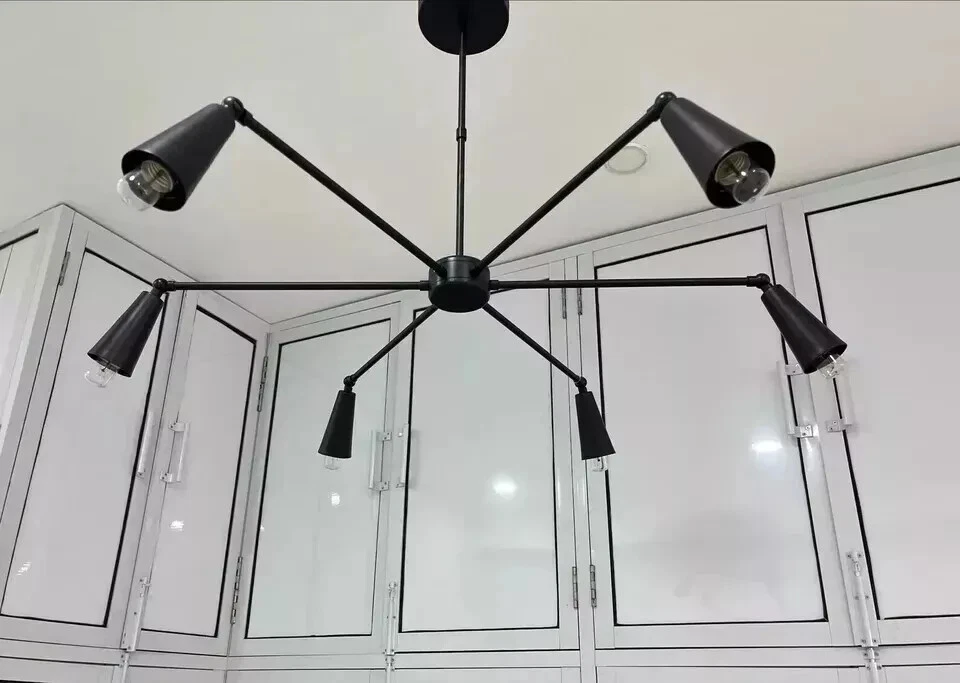 Lámpara de araña italiana de latón 6 luces lámpara de araña ajustable de mediados de siglo Foto 2 de 4