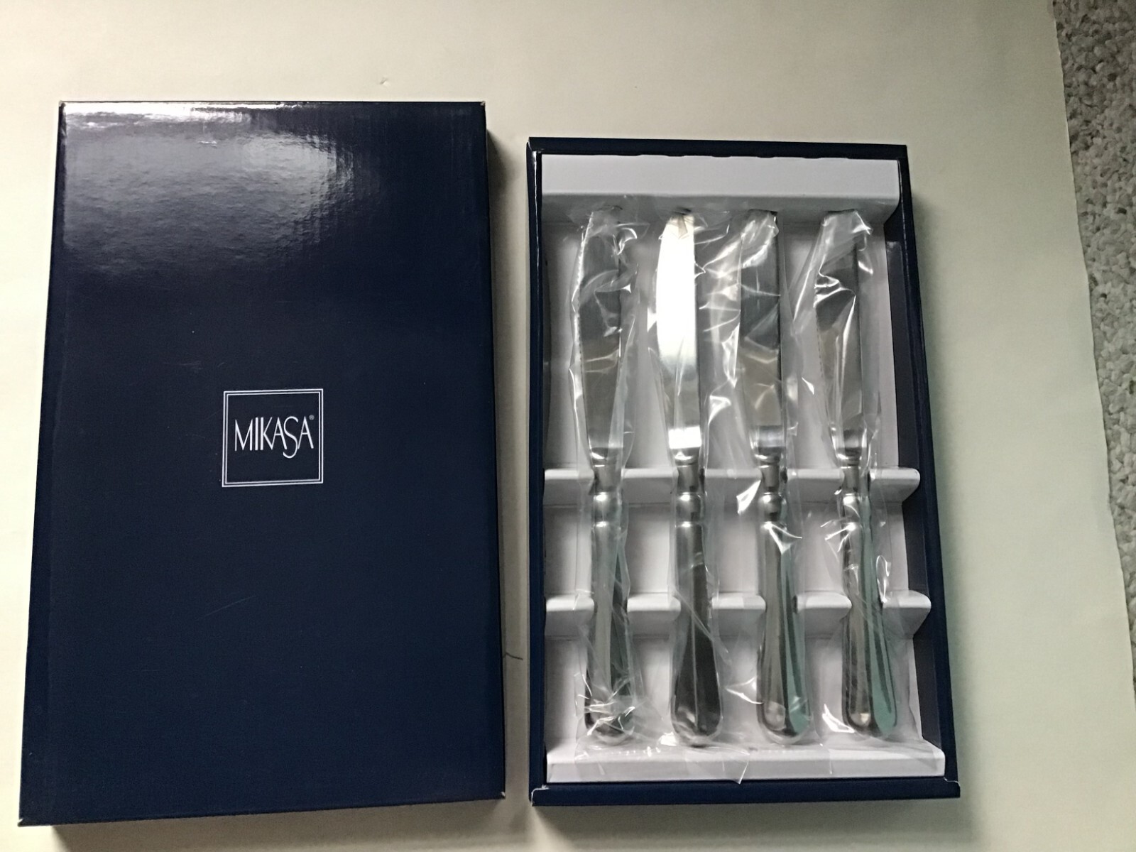 Mikasa French Countryside GF106 Steak Knife Set of 4 New in Box