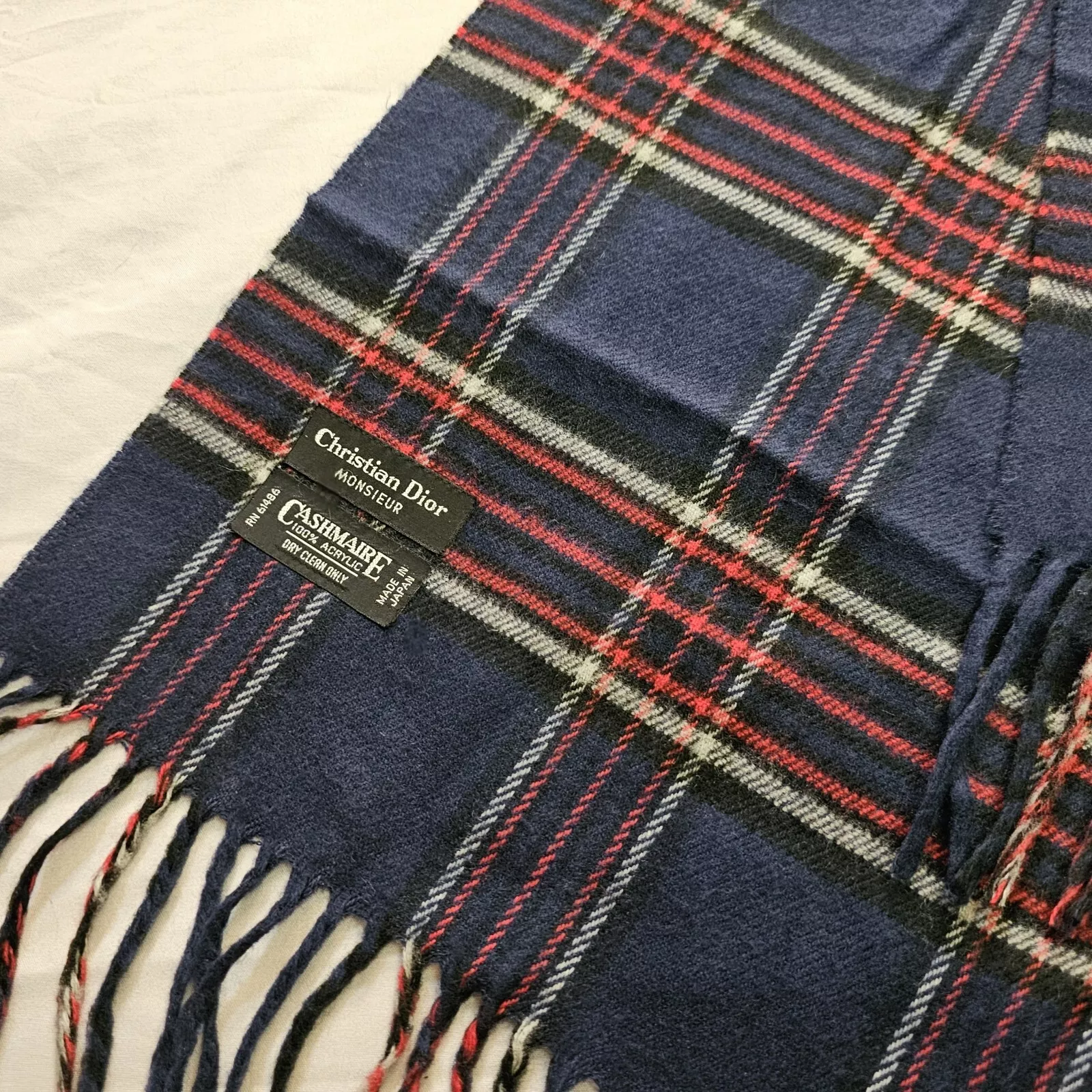 Christian Dior Monsieur foulard cachemire super doux bleu marine et rouge bords franges à carreaux