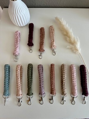 Handmade DIY Schlüsselanhänger Anhänger aus Makramee - viele Farben -