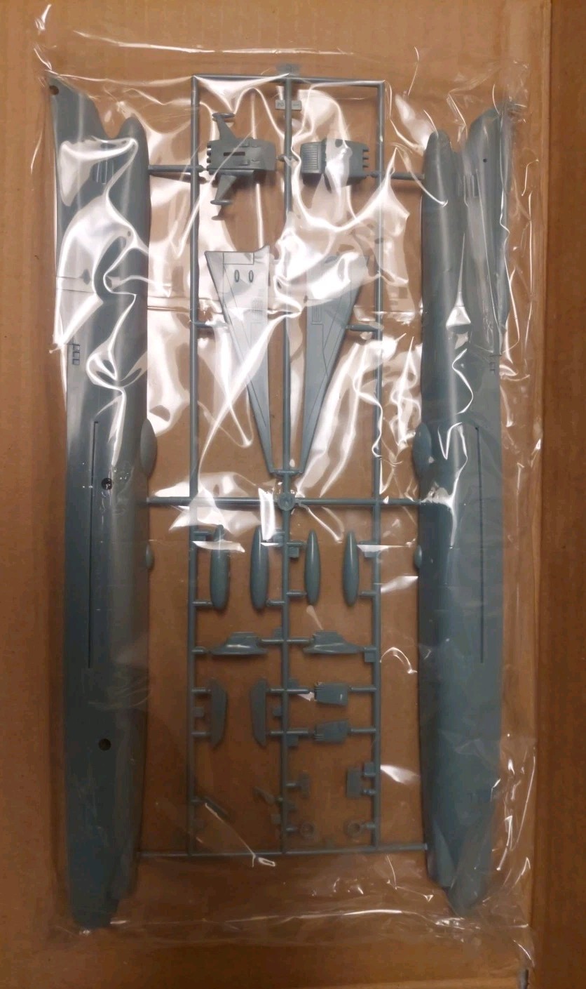 STAR BLAZERS SPACE CRUISER YAMATO MODEL KIT 1:700 SCALE BANDAI JAPAN ARGO