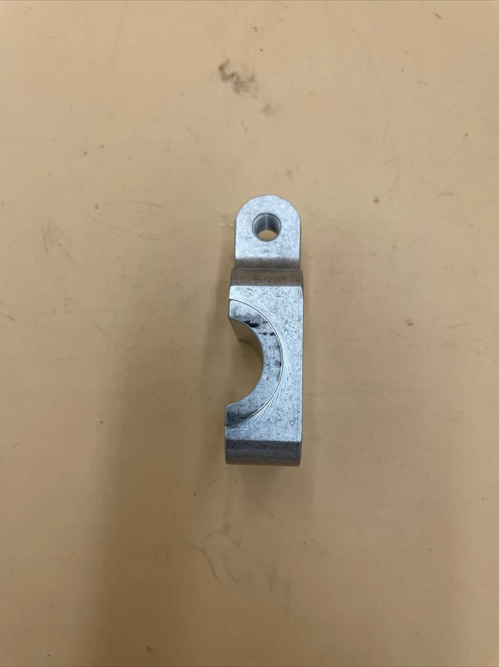 97-4457 TRIUMPH HUSILLO DERECHO EJE TAPA RUEDA T120V T140 T150 T160 1973-78 Foto 2 de 4