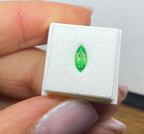 Facettierter TSAVORIT(0.41 cts.) Faceted Tsavorite , Mint Garnet, Tansania - Picture 2 of 2