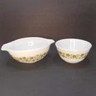 Lot of 2 Pyrex Bowls Crazy Daisy Spring Blossom 402 & 443 2 1/2 Qt