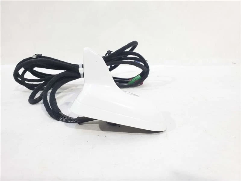 Радио антенна белый Sharkfin PN:8J8035503 OEM 2009 Audi TT - Изображение 3 из 4