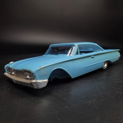 Vintage AMT 1960 Ford Starliner Model Car Built 1/25 Screwbottom 