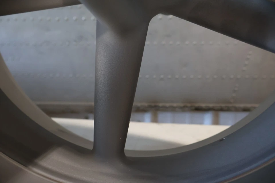 41501-08 NUEVO OEM 2008-2011 HARLEY-DAVIDSON FXCW Softail Rocker rueda trasera Foto 3 de 4