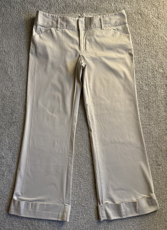 EUC Old Navy Women’s Cuffed Khaki Pants, Stretch, Low Waist, Size 12 Short