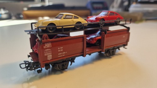Vagón de transporte de coches Märklin 4612 de DB con 4x Wiking turismos Porsche 911 carga | Condition: Gebraucht