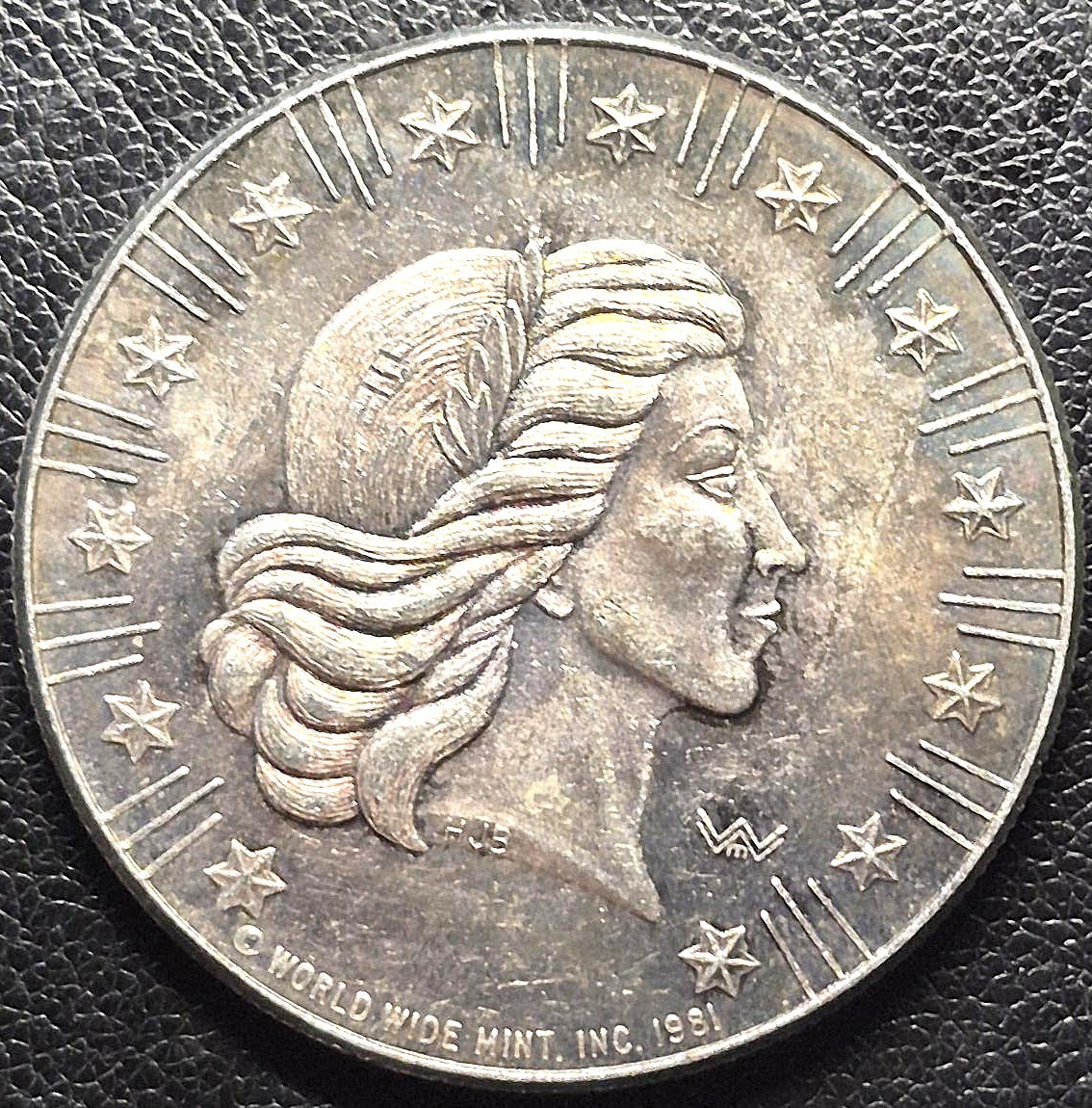 RARE*1981 1 oz .999 SILVER LADY LIBERTY / AMERICAN EAGLE WORLD