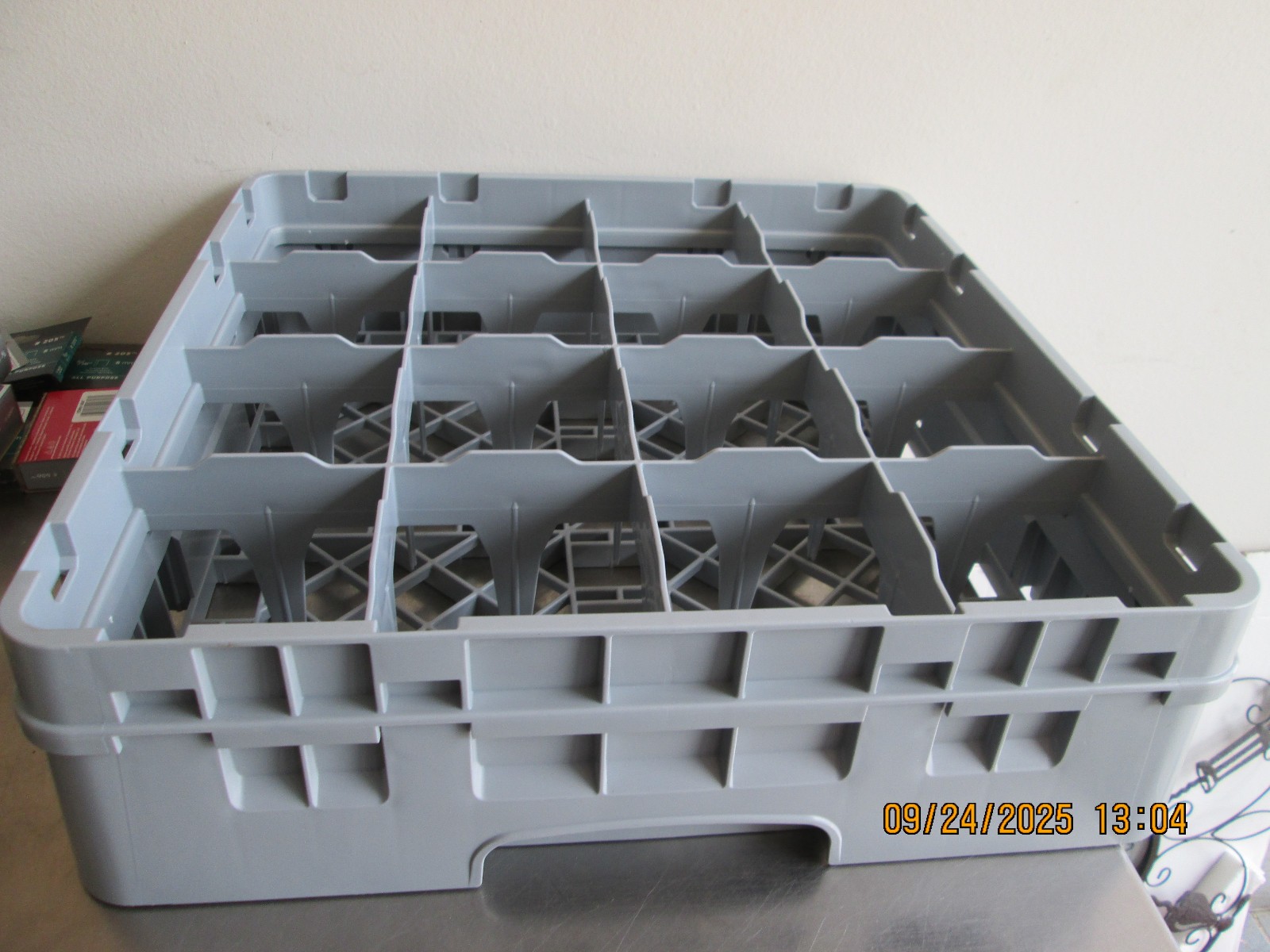 Cambro 16S418151 16 Compartment 4 1/2 in Camrack® Glass Rack