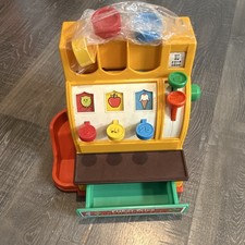 VINTAGE   Fisher-Price Cash Register Toy Yellow Red Green Blue MPN 926