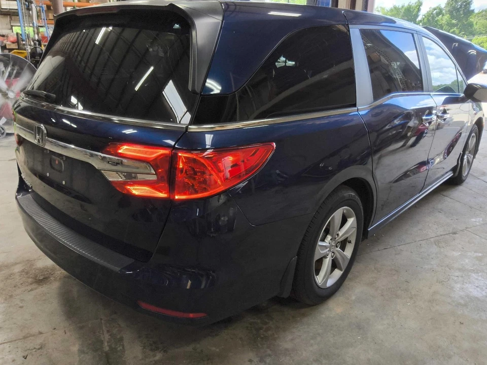 Espejo retrovisor interior delantero central usado se adapta a: Honda Odyssey 2020 con garaje Foto 2 de 4