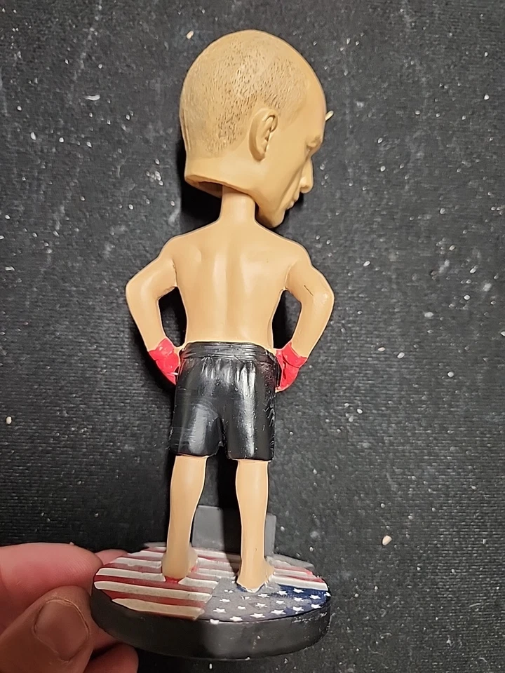 Bellator MMA Randy Couture 摇头公仔 7 号 无盒 — 第 2/3 张图片