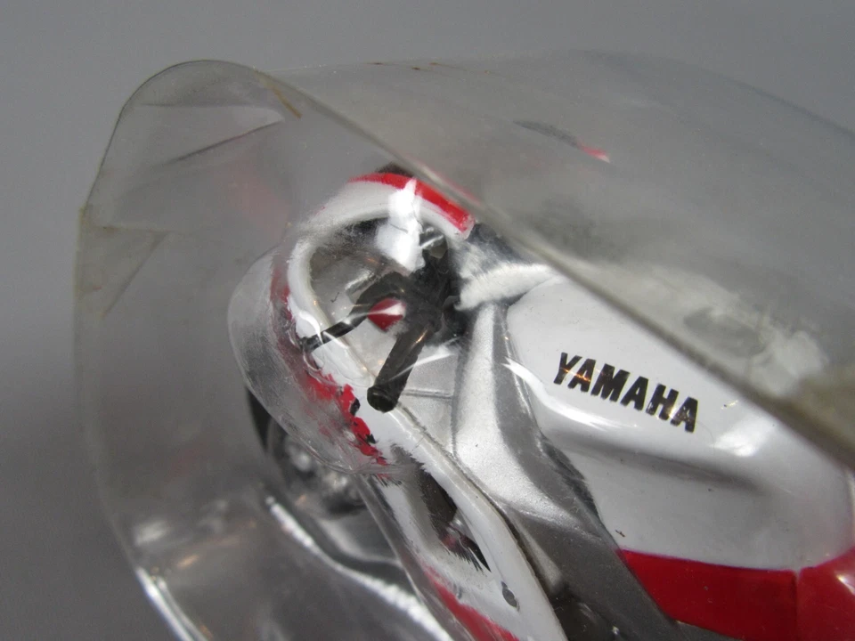 B707 Maisto China Yamaha YZF-R1 Moto De Carreras Roja 1:18 Nuevo En Blister - Imagen 4 de 4