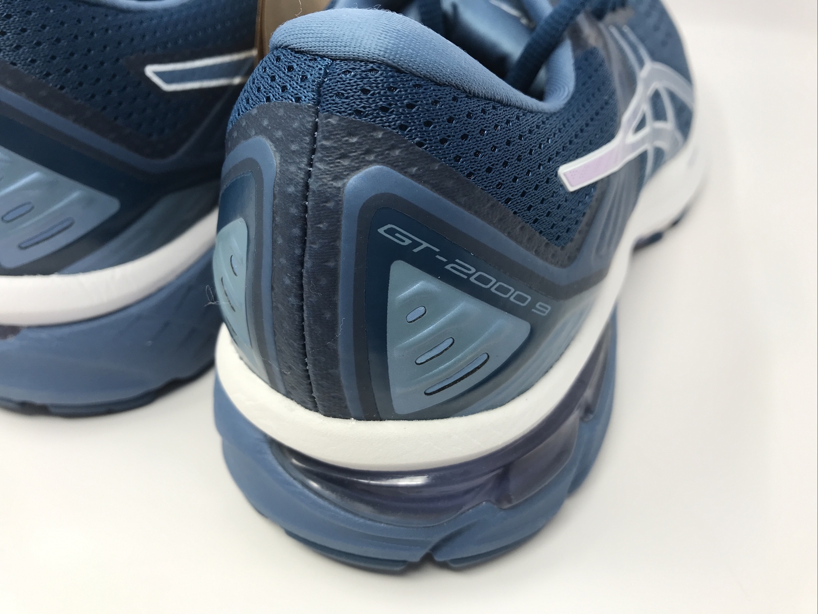 kayano 27 vs gt 2000 9
