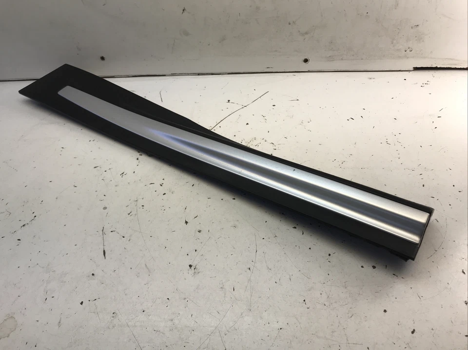 Infiniti QX70 FX50 FX35 2009-2017 puerta trasera izquierda moldura inferior OEM Foto 4 de 4