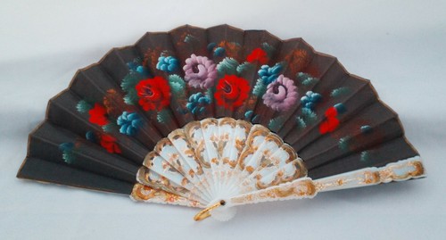 VTG Handpainted Gilded Linen Folding Hand Fan W Victorian 2 Sided Floral Pattern - Foto 1 di 24