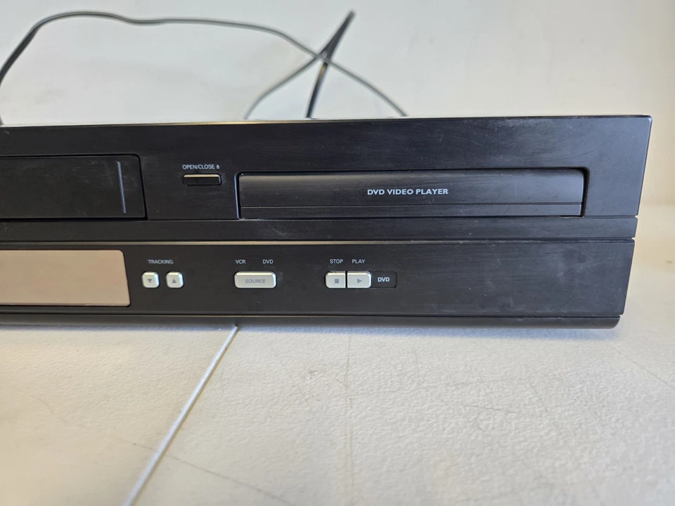 Philips DVP3345VB/F7 VCR y DVD Combo Reproductor Grabador VHS Foto 4 de 4
