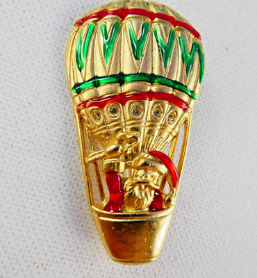Vintage Santa Claus Hot Air Balloon Pin Broch Red Green Enamel Holiday