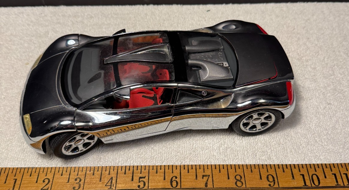 Revell社AUDI AVUS Quattroダイキャストメッキ1/18レア 1/18 Audi Avus RevelL AG 1994 Heavy Chromed Diecast Car movable