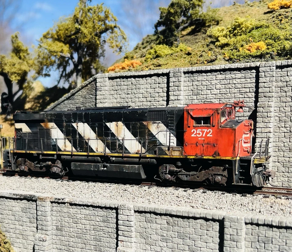 HO Scale Custom Weathered Rapido Canadian National CN M420 Factory DCC/Sound/NIB - Image 2 of 4
