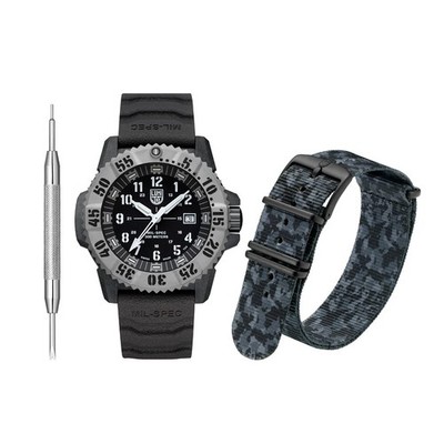 Luminox MIL-SPEC inspirierte Herrenuhr mit schwarzem Zifferblatt und Wechselarmband...