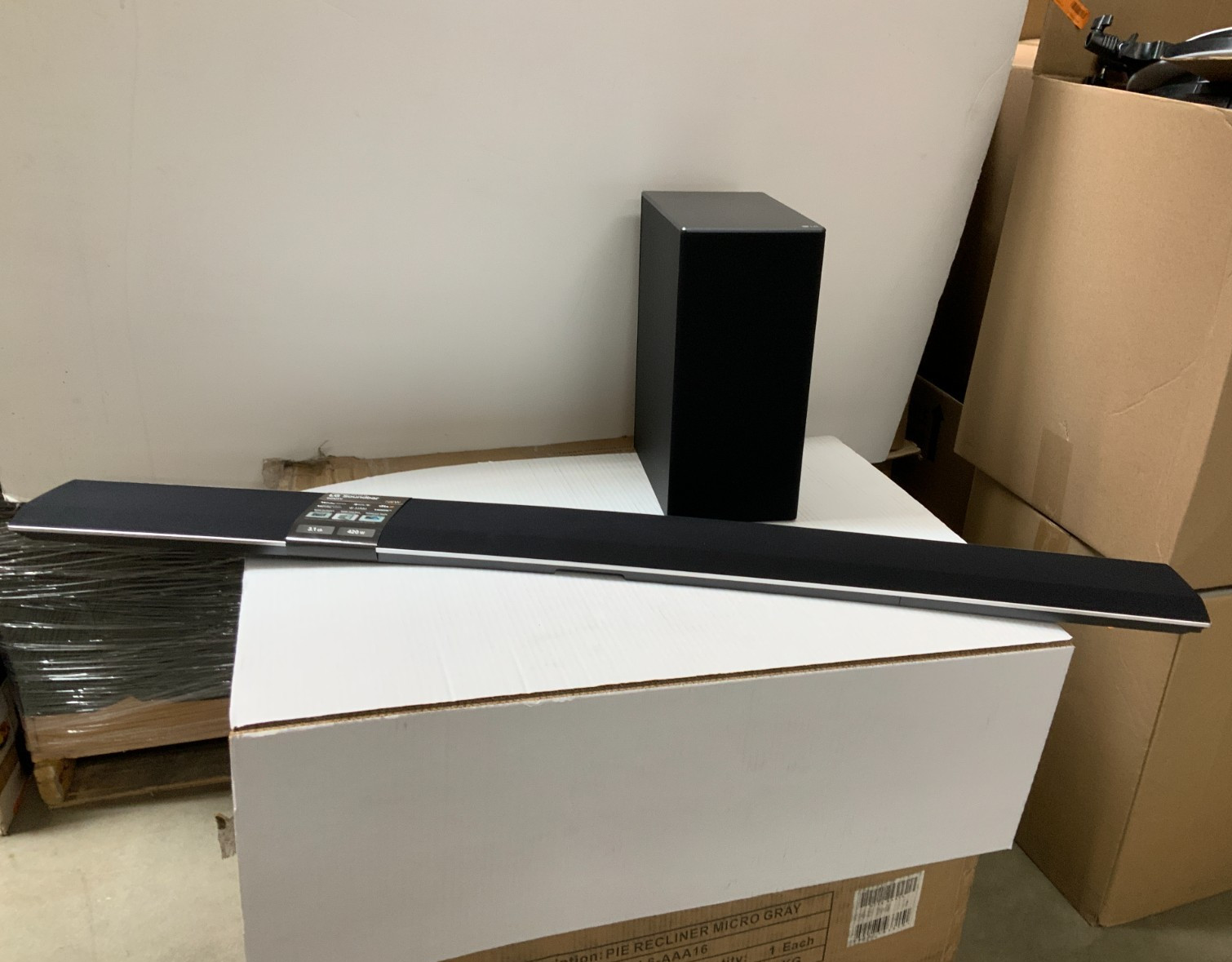 LG SG10TY 3.1 Channel Soundbar, Wireless Subwoofer, Dolby Atmos "LOCAL PICK UP"