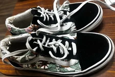 Vans Floral Canvas Skate Shoes men size 4.5 Women’s Size 6 US Black White