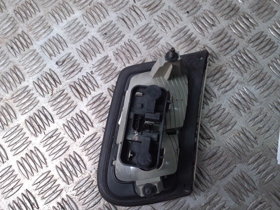 SAAB 9-3 MK2 2002-2006 N/S Passengers Left Rear Taillight Tail Light Inner - Image 4 of 4