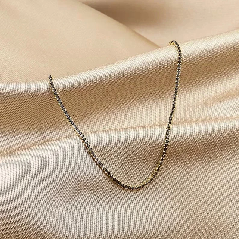 Collar de tenis de diamantes negros creado en laboratorio de oro amarillo de 10 quilates de corte redondo de 4 quilates de 18" Foto 4 de 4