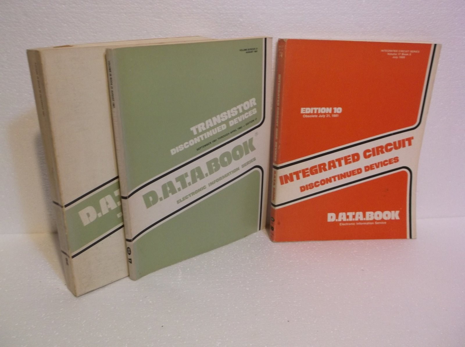 D.A.T.A. Data Books Product Catalogs Manuals Integrated Circuits 1970's 1980's