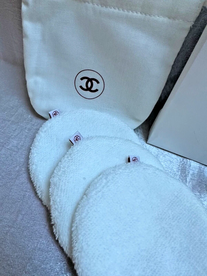 CHANEL NO. 1 SAMPLE SET AND MAKEUP REMOVER CLOTHS - Image 3 of 4