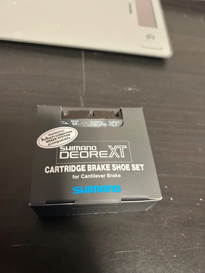 NEW Shimano Deore XT BR-M737 Cartridge Brake Shoe Set (set for F&R) NOS - Image 2 of 4