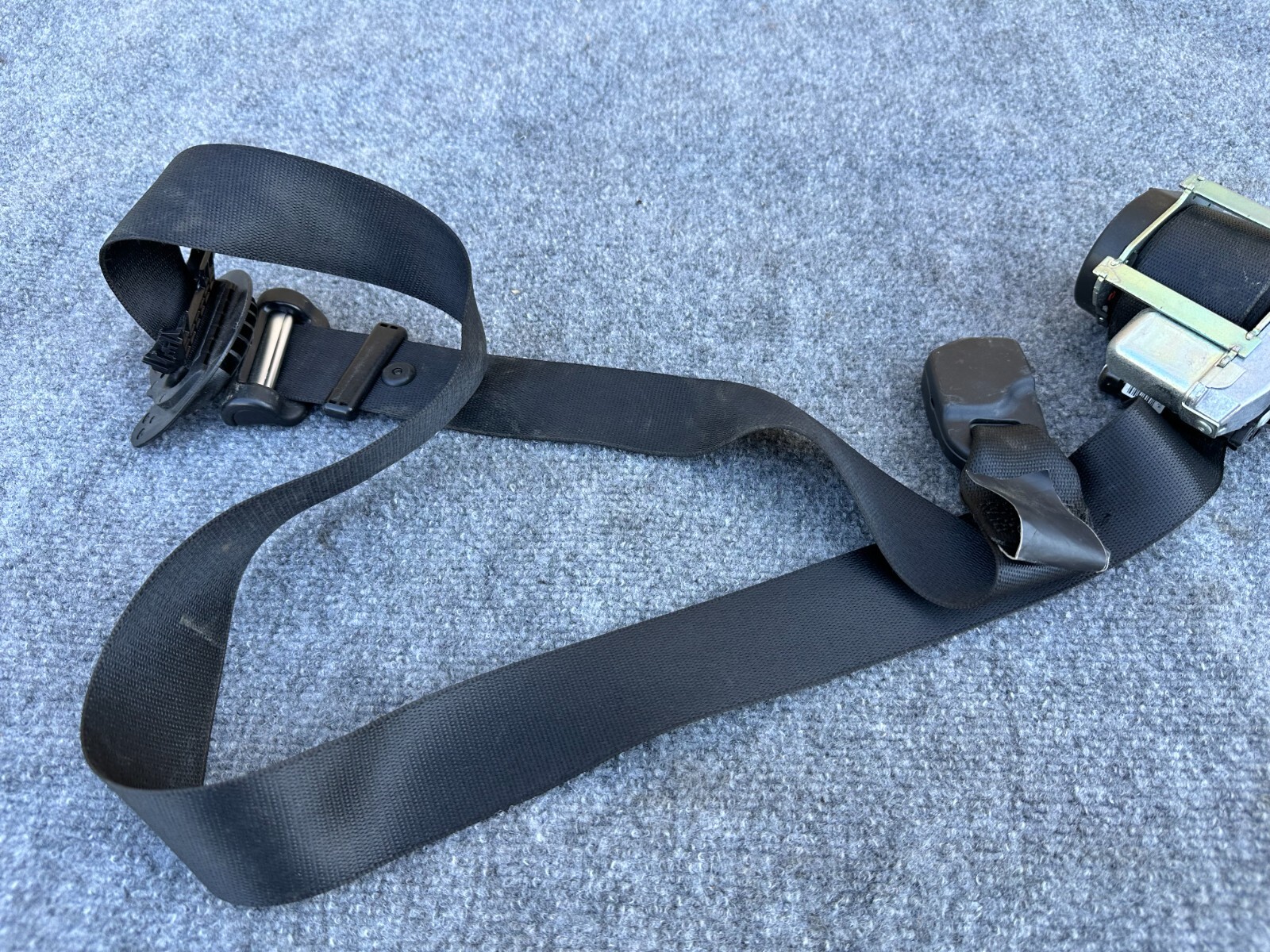 FRONT LEFT SEATBELT SEAT BELT RETRACTOR BLACK OEM 74K 14-20 MASERATI GHIBLI Q4