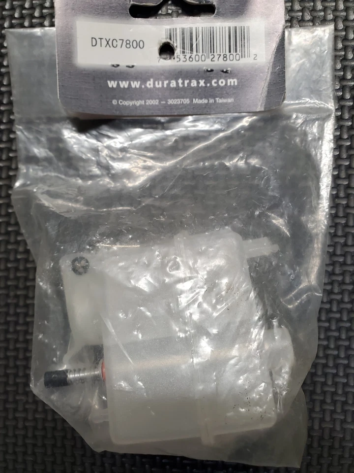 Duratrax Maximum 85cc Fuel Tank DTXC7800 New In Package! - Image 2 of 2