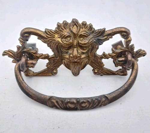 Antica maniglia cassetto estraibile cauzione faccia di leone ornata vecchia ferramenta ottone - Foto 2 di 11