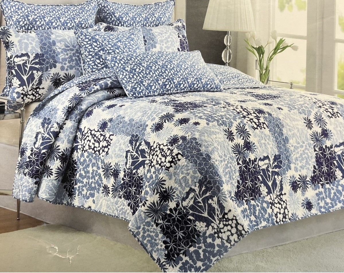 NICOLE MILLER BLUE WHITE FLORAL PATCHWORK QUILT FULL / QUEEN SET W