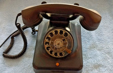 Altes schwarzes Telefon Bakelitgehäuse Typ W38 vom VEB RFT