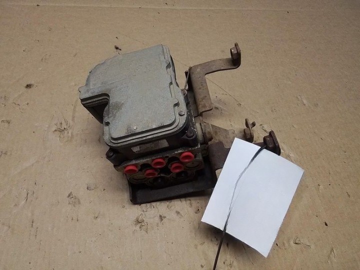 1999-2002 Chevy Silverado 1500 ABS Anti-Lock Brake Pump W/O bracket Assembly Oem