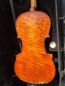Used 4/4 Violin – Beautiful Tone, Curved Tailpiece