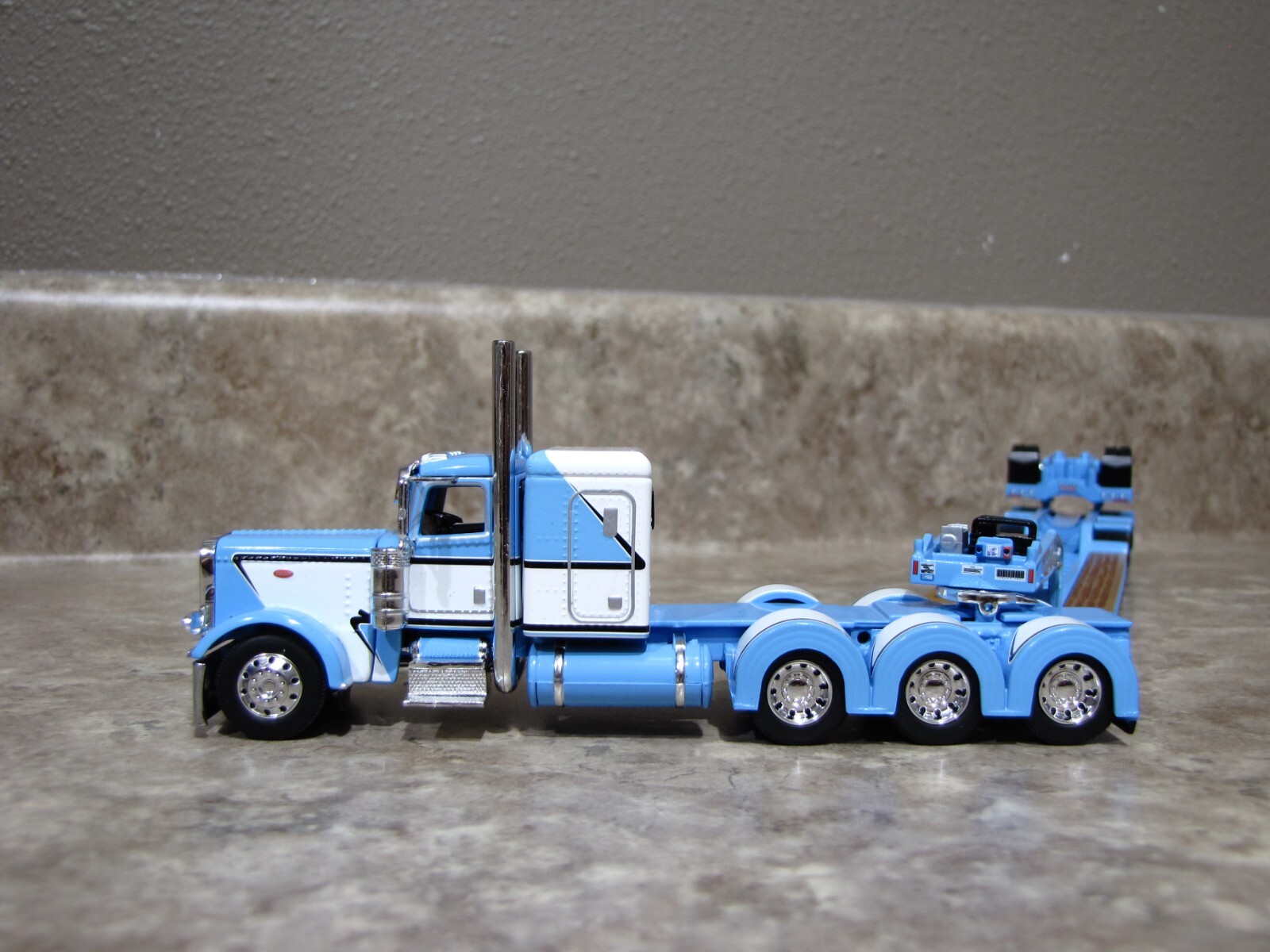 DCP 1/64 Baby Blue White Tri-Axle Peterbilt 389 Fontaine Lowboy Trailer 60-1972