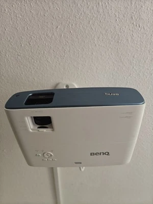 BenQ TK850 4K UHD Beamer – Top Zustand, nur ca. 850 Lampenstunden - Bild 1 von 4