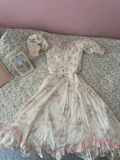 LaceMade Dirndl wadenlang beige/rosa Kurzarm Blumenmuster Schn&uuml;rmieder Kleid