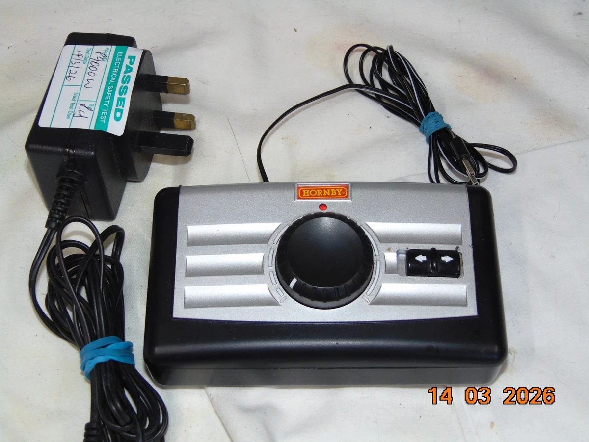 Hornby Controller R7229 Con Spina P9000W Versione UK – Alimentatore DC Per Treni OO/HO