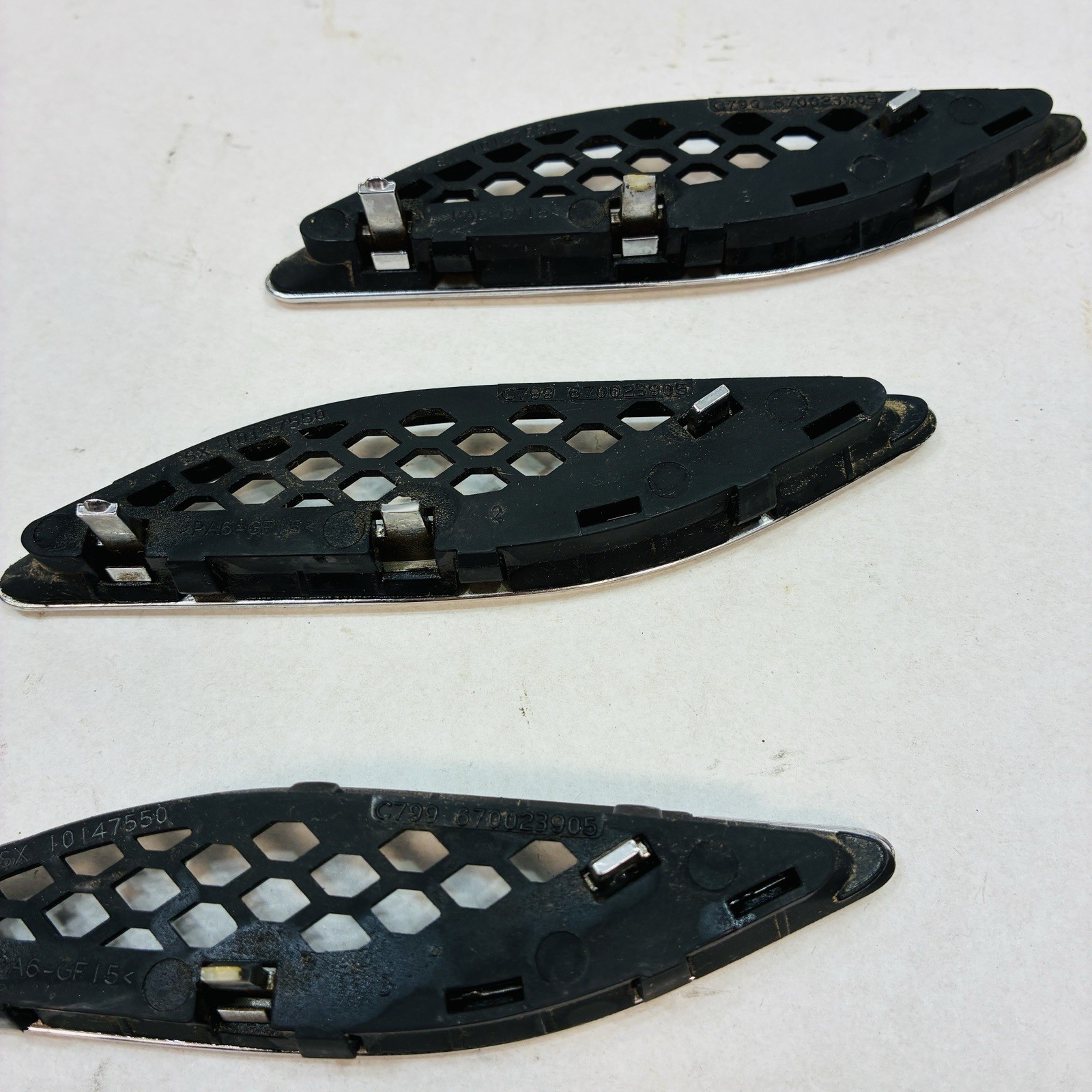2014-2019 MASERATI GHIBLI SQ4 LEFT DRIVER FRONT FENDER VENT GRILL TRIM x3 OEM