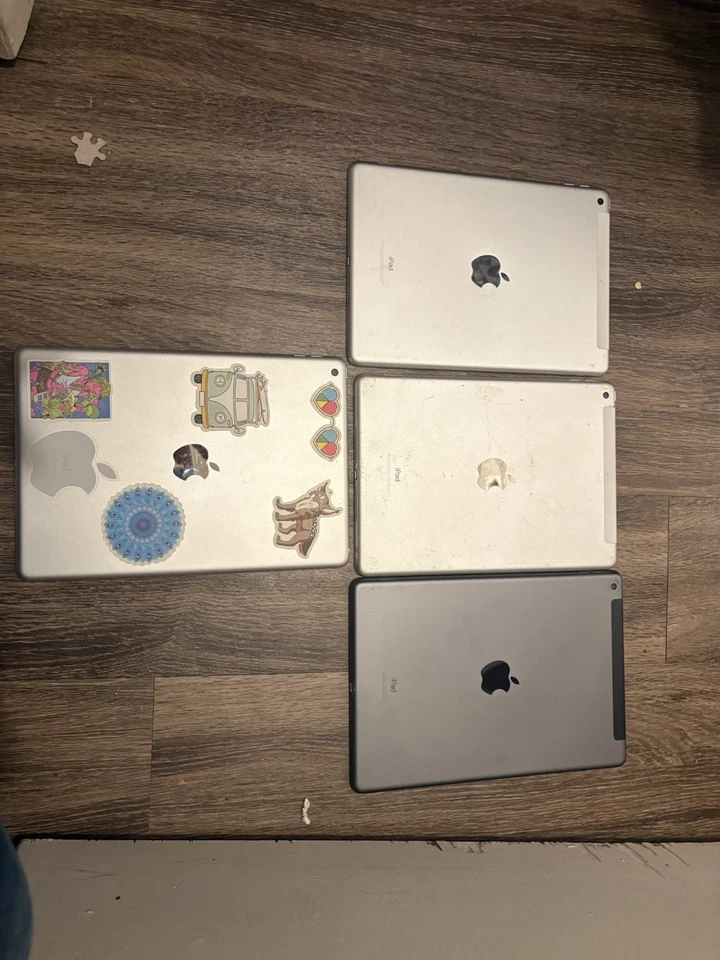 Lote de 4 iPads rotos. Para piezas o reparación. Lee la descripción para más detalles Foto 2 de 4