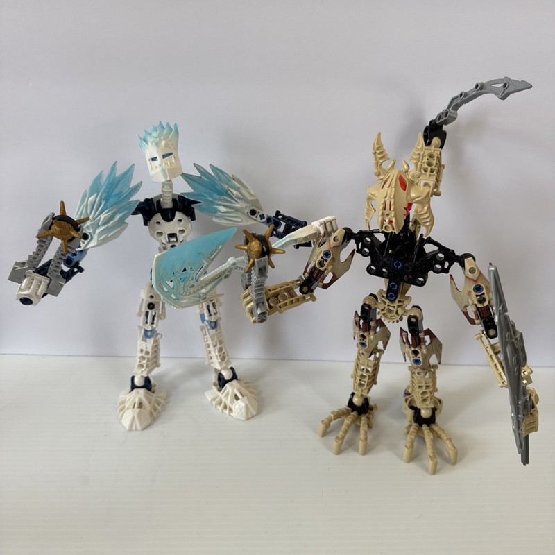 LEGO BIONICLE Strakk 8982 Vorox 8983 LOT OF 2